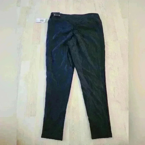 Women's Black Rutched Back Leggings - Picture 2 of 7